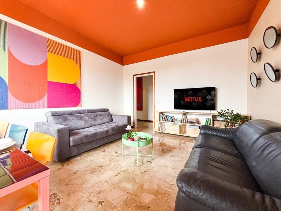 Communal lounge/ TV room, TV and multimedia, Living room, Seating area, Evening entertainment