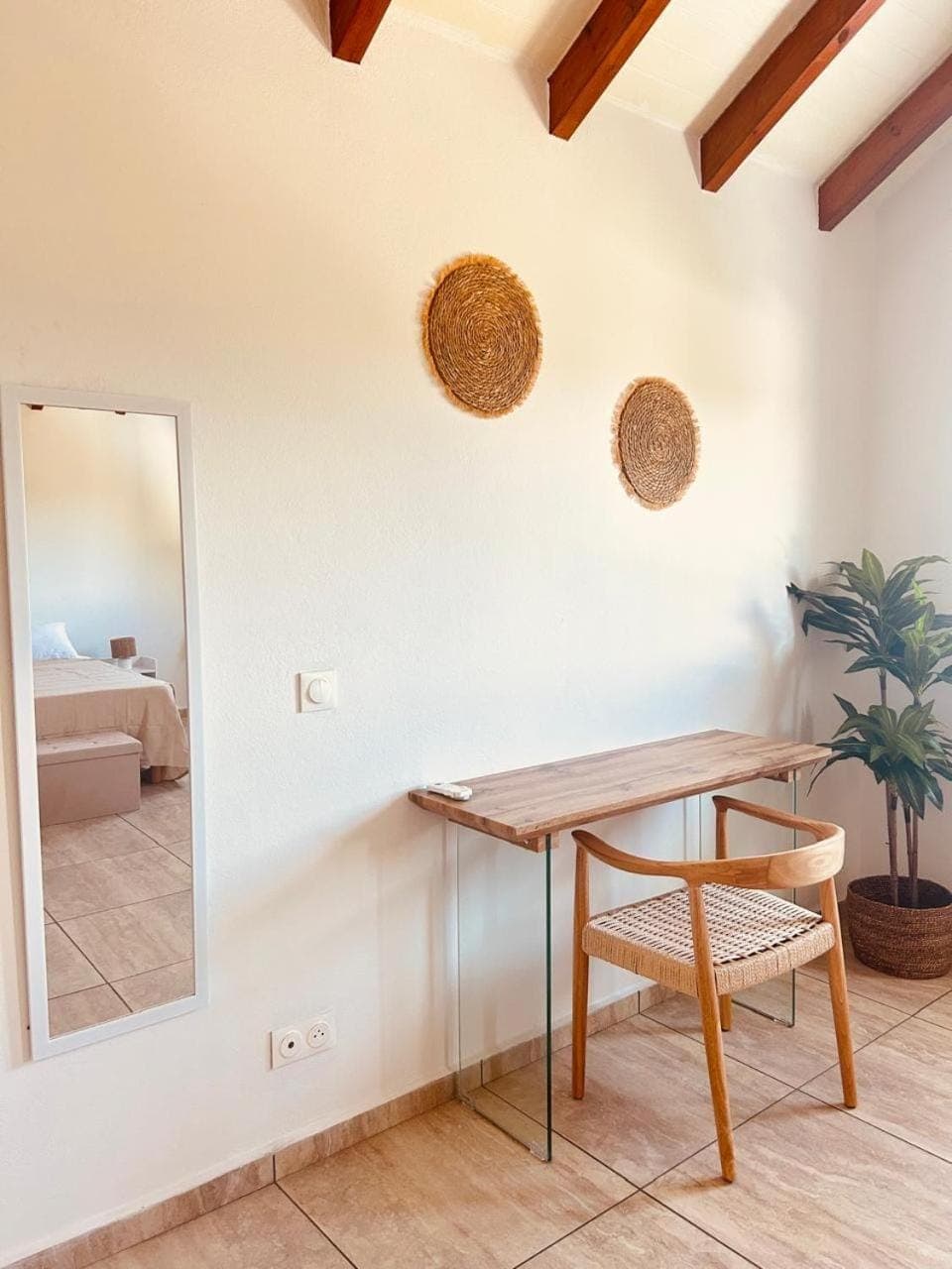 Seating area, Bedroom