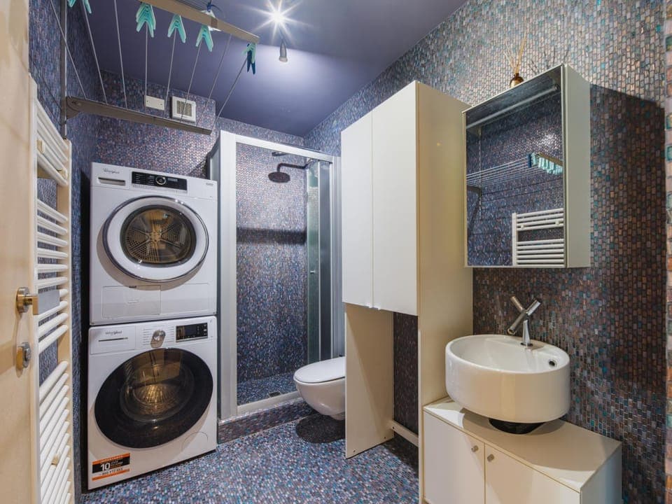 Shower, Toilet, Bathroom, washing machine, dryer