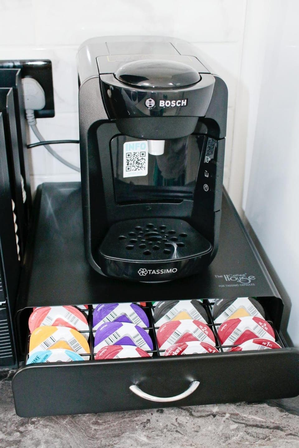 Coffee/tea facilities, Kitchen or kitchenette