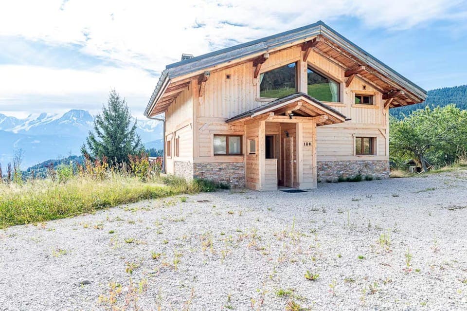 Property building, Facade/entrance, Off site