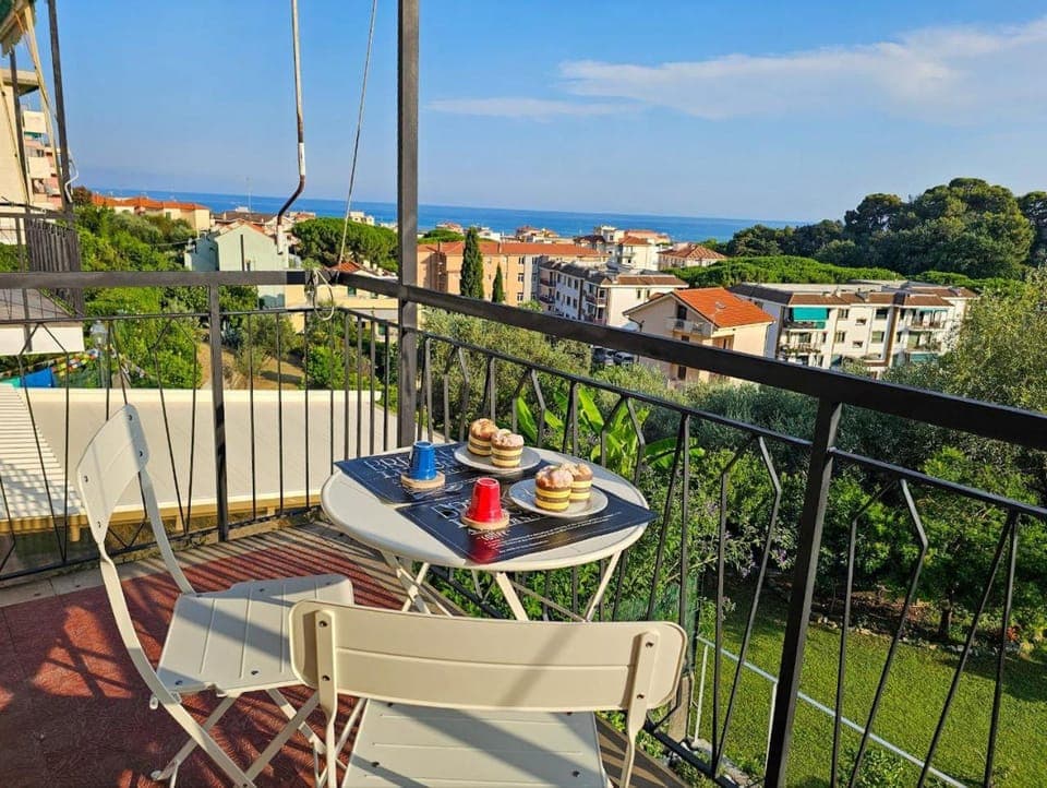 Natural landscape, View (from property/room), Balcony/Terrace, Dining area, Sea view