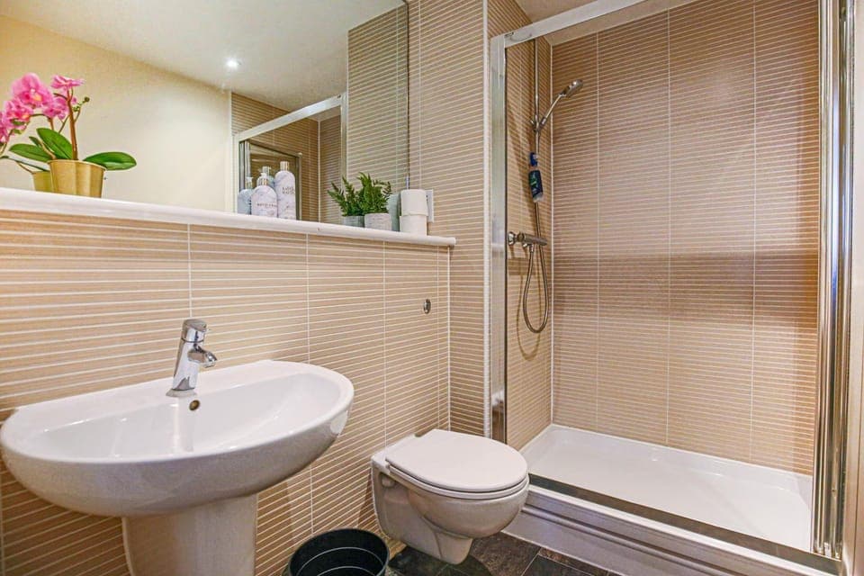 Shower, Toilet, Bath