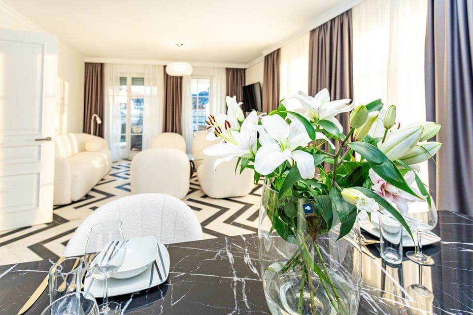 Living room, Dining area