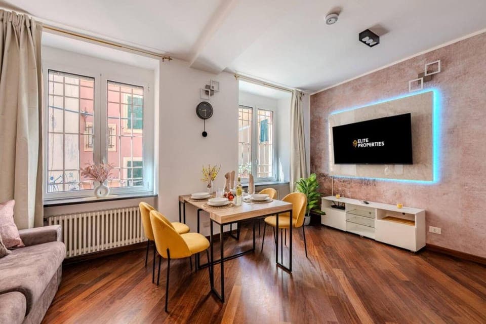 Communal lounge/ TV room, TV and multimedia, Living room, Seating area, Dining area, Evening entertainment