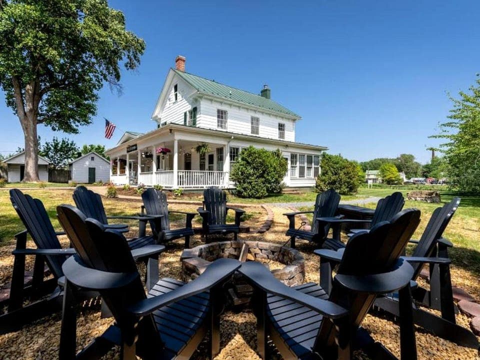 Romantic Historic Inn Suite with Mountain Views in Luray, Virginia House in Luray