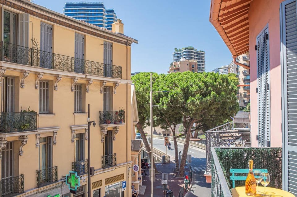 Property building, Day, Neighbourhood, City view, Street view