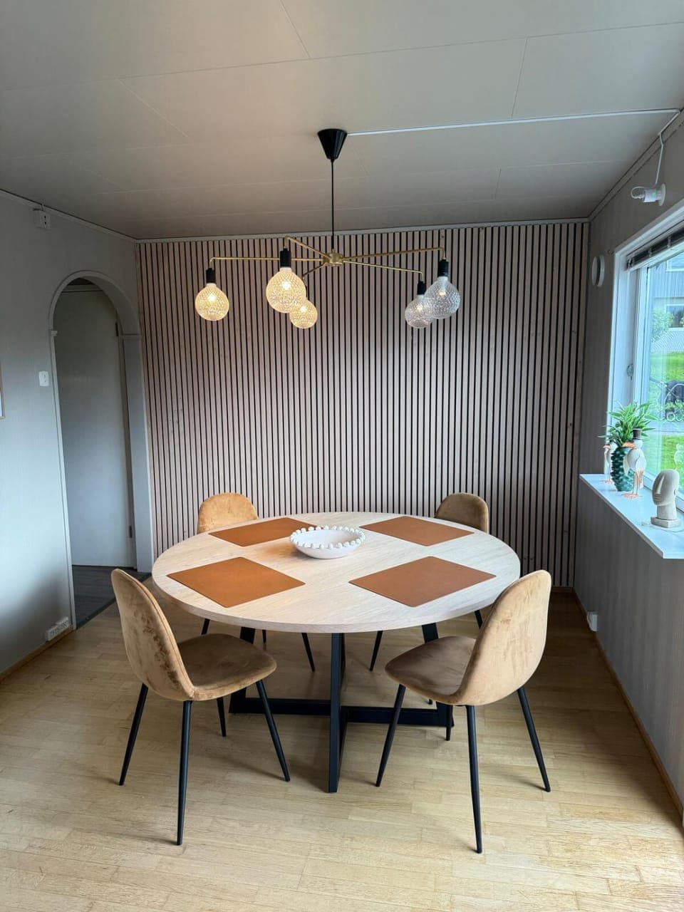 Seating area, Dining area