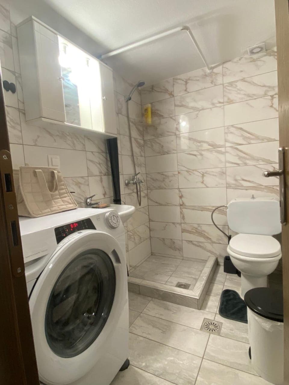 Shower, Toilet, Bathroom, washing machine