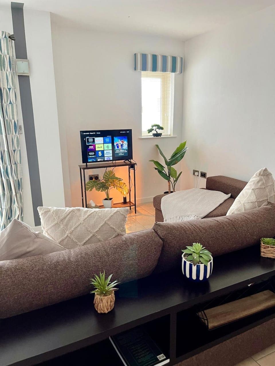 Communal lounge/ TV room, TV and multimedia, Living room, Seating area