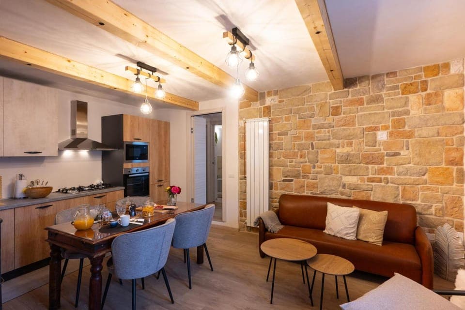 Kitchen or kitchenette, Living room