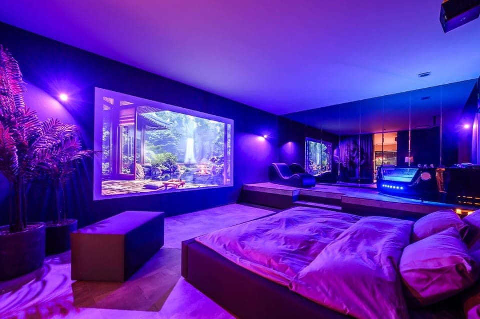 Bed, TV and multimedia