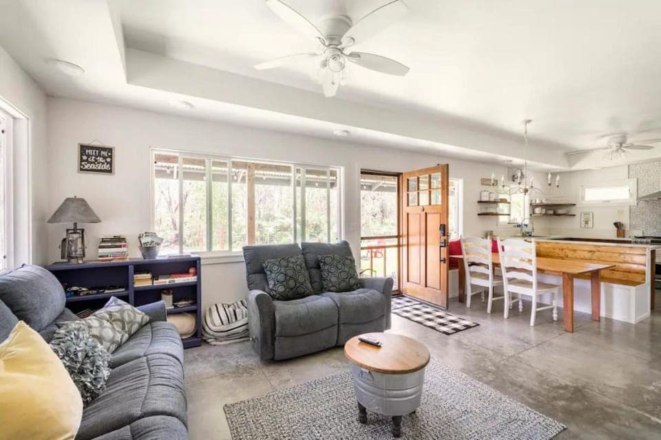 Communal lounge/ TV room, Living room, Seating area