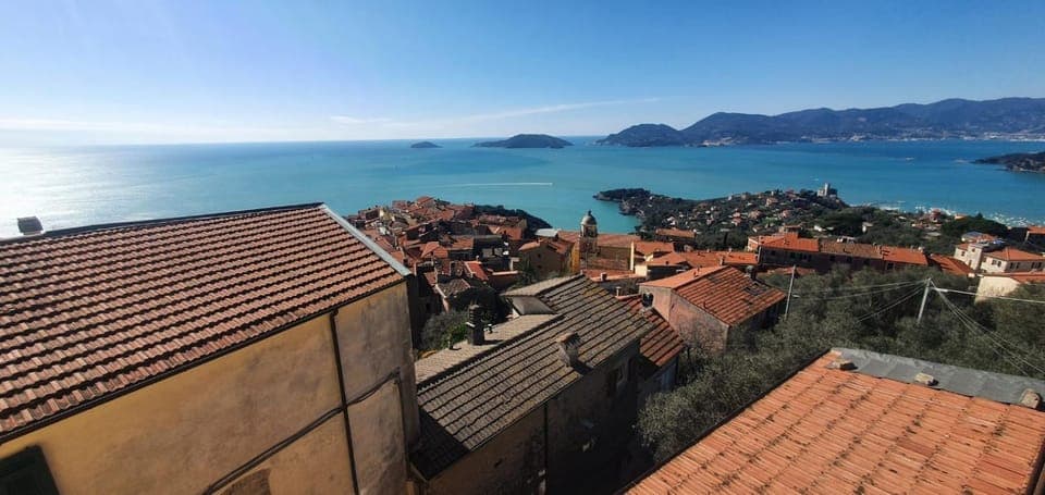 Nearby landmark, Natural landscape, Swimming pool