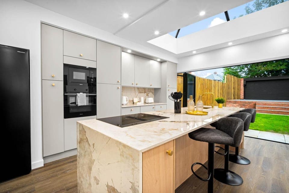 Kitchen or kitchenette, Dining area, oven, stove