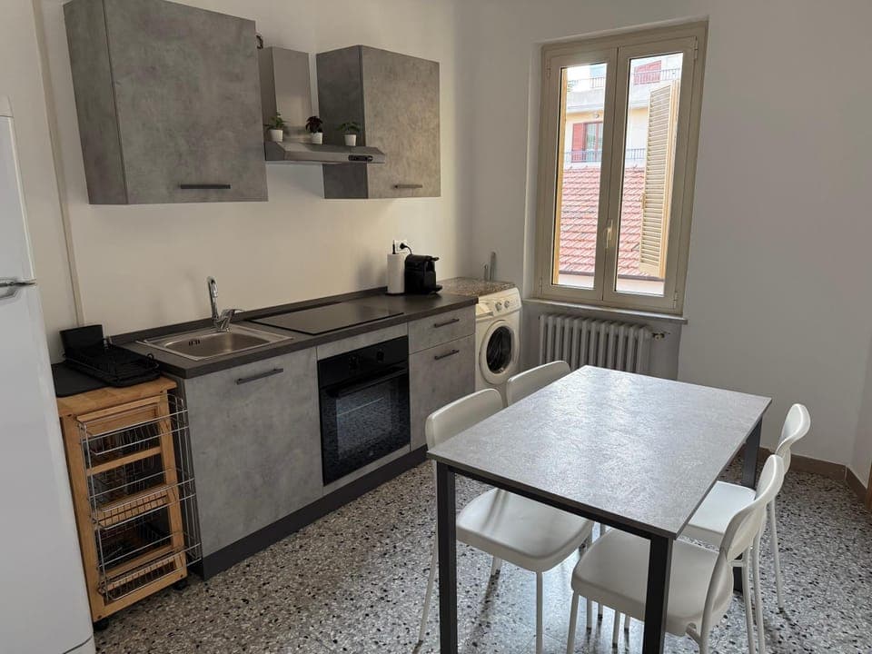 Kitchen or kitchenette, Dining area, stove