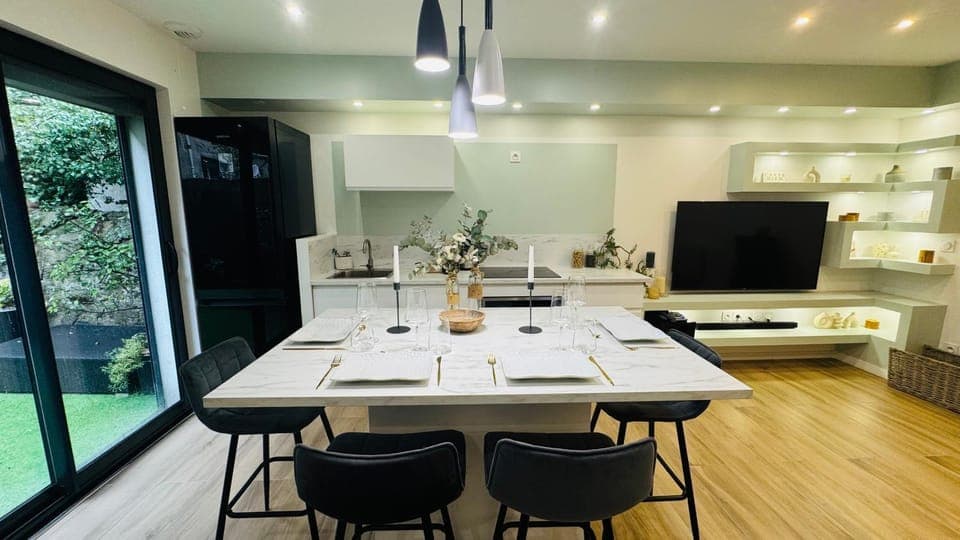 TV and multimedia, Kitchen or kitchenette, Living room, Seating area, Dining area, pet friendly