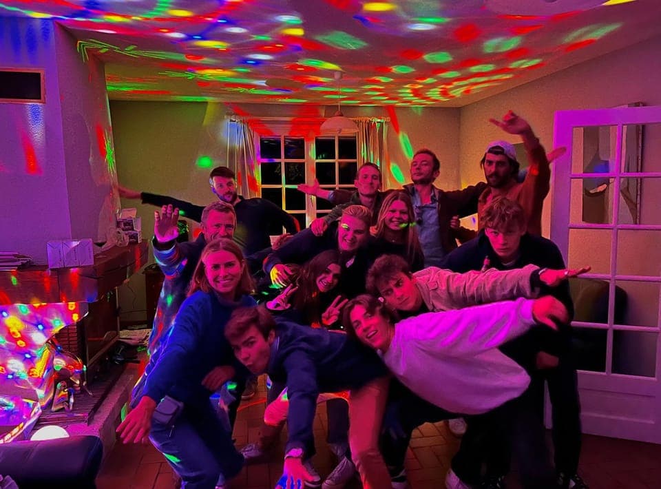 Nightclub / DJ, Living room