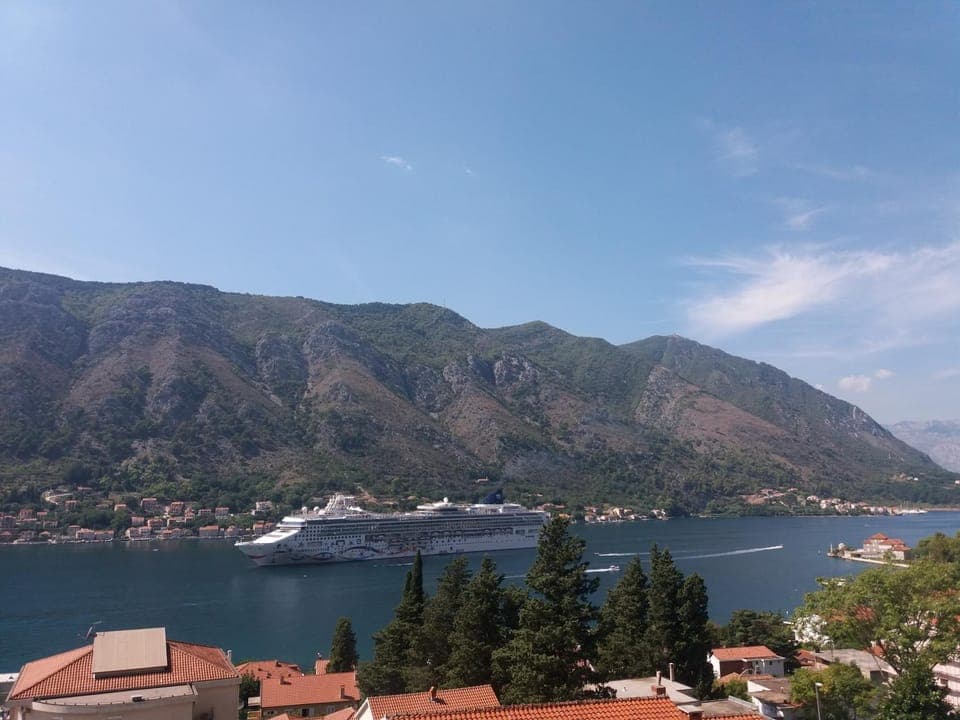 Nearby landmark, Natural landscape, Balcony/Terrace, Seating area, Mountain view, Sea view