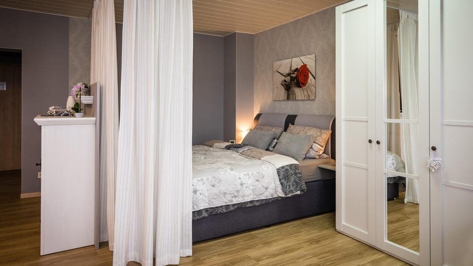 Bed, Photo of the whole room