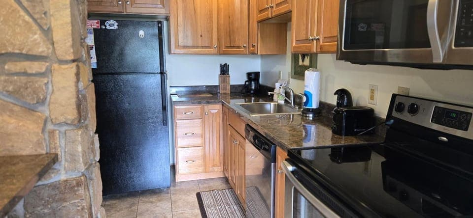 Cozy Condo- 3 bedroom lakefront condo with fireplace Villa in McHenry