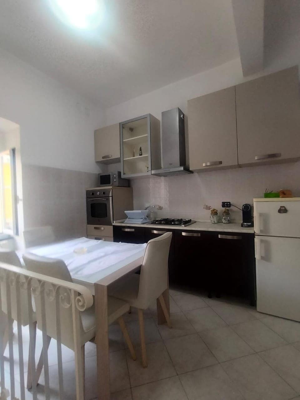 Kitchen or kitchenette, Dining area, oven, stove