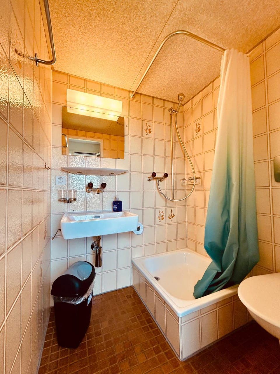 Dreibettzimmer mit eigenem Bad und Seeblick Bed and Breakfast in Vorarlberg, Austria