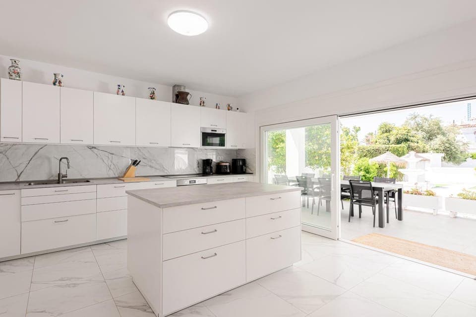 Kitchen or kitchenette, Dining area, dishwasher, minibar, pet friendly, stove