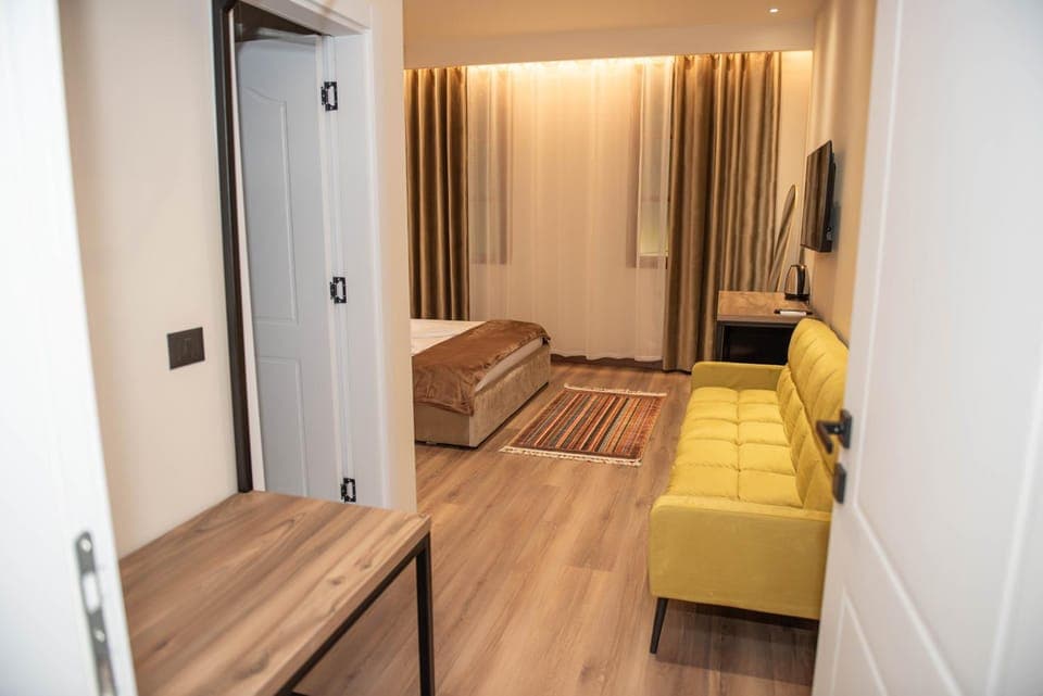 Bed, Photo of the whole room, Seating area, Bedroom