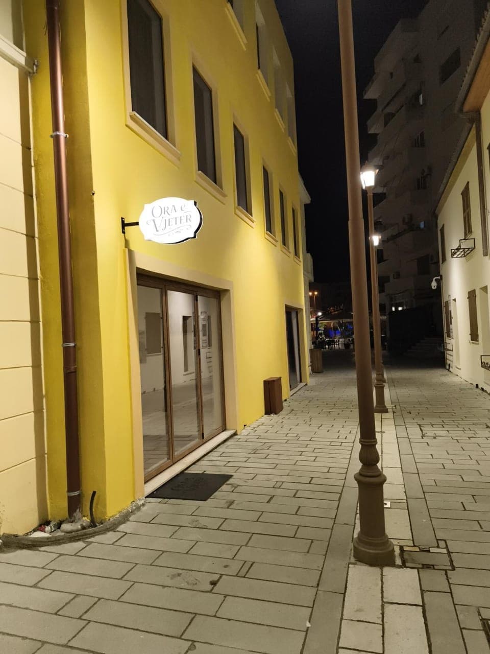 Property building, Neighbourhood