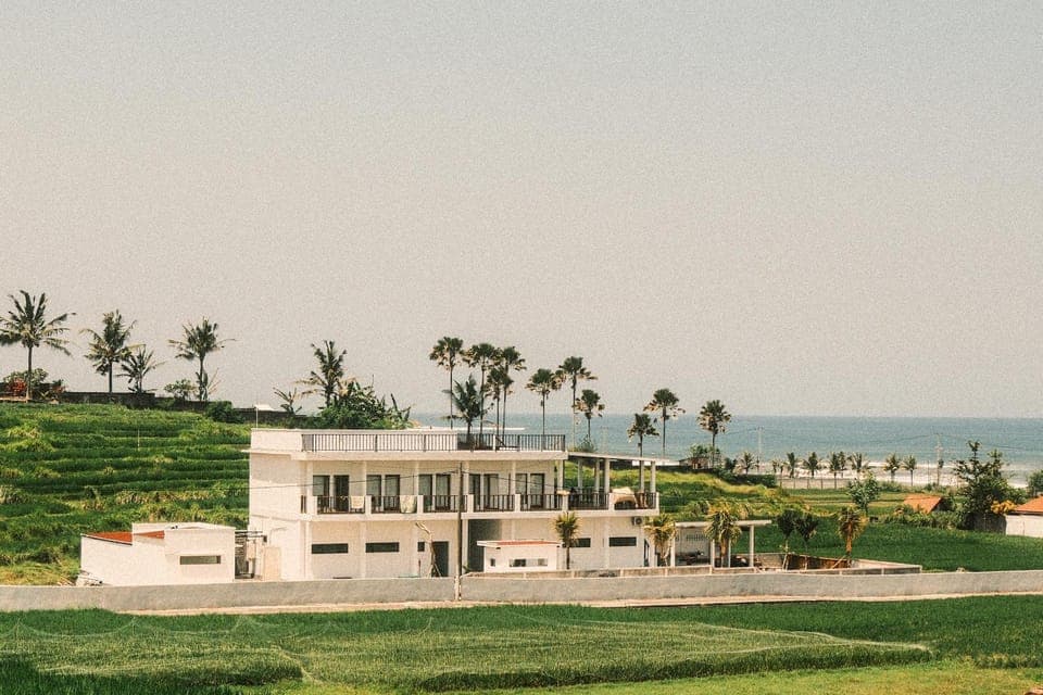 Property building, Day, Neighbourhood, Natural landscape, Sea view