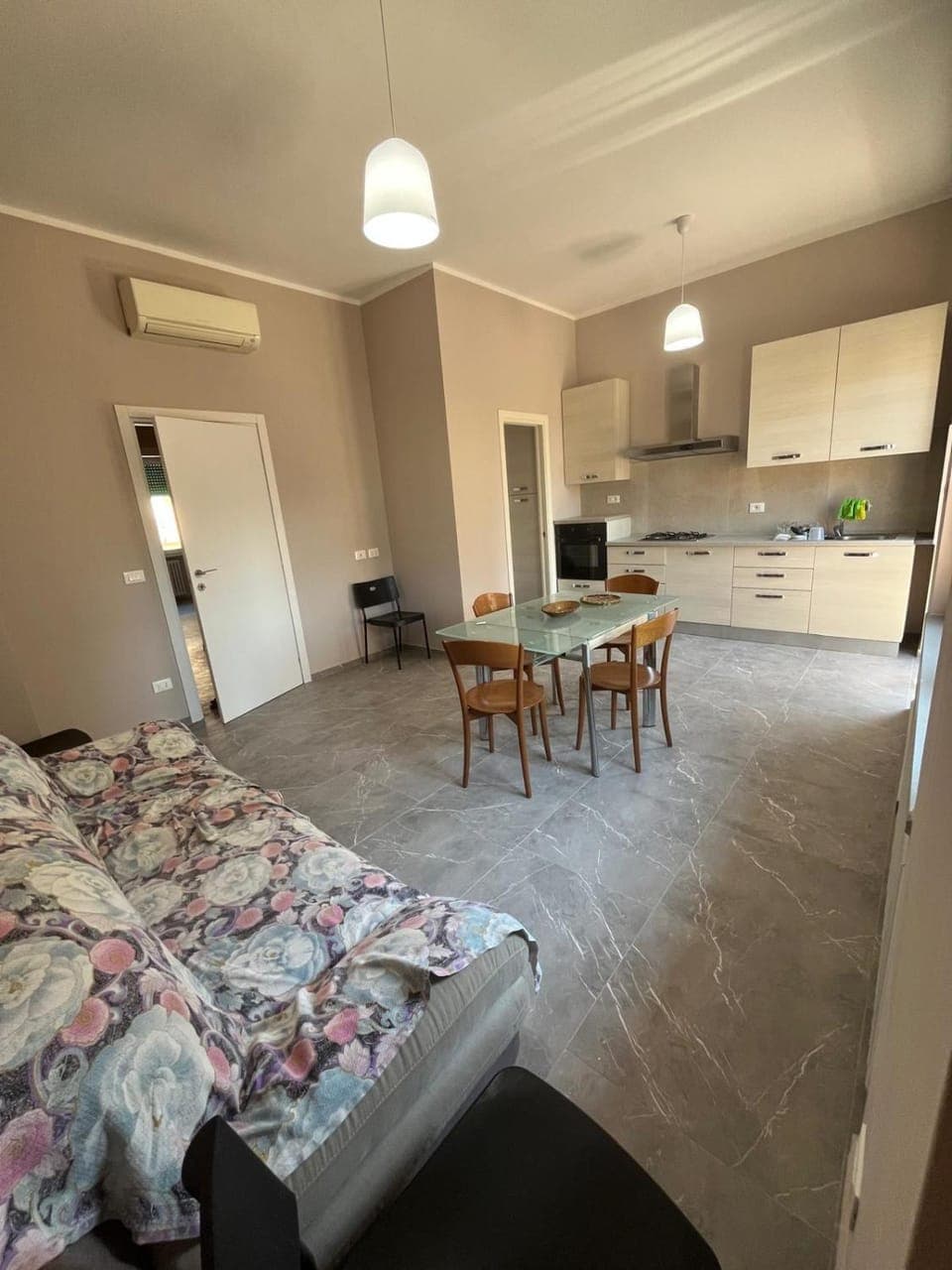 Kitchen or kitchenette, Dining area, oven, stove