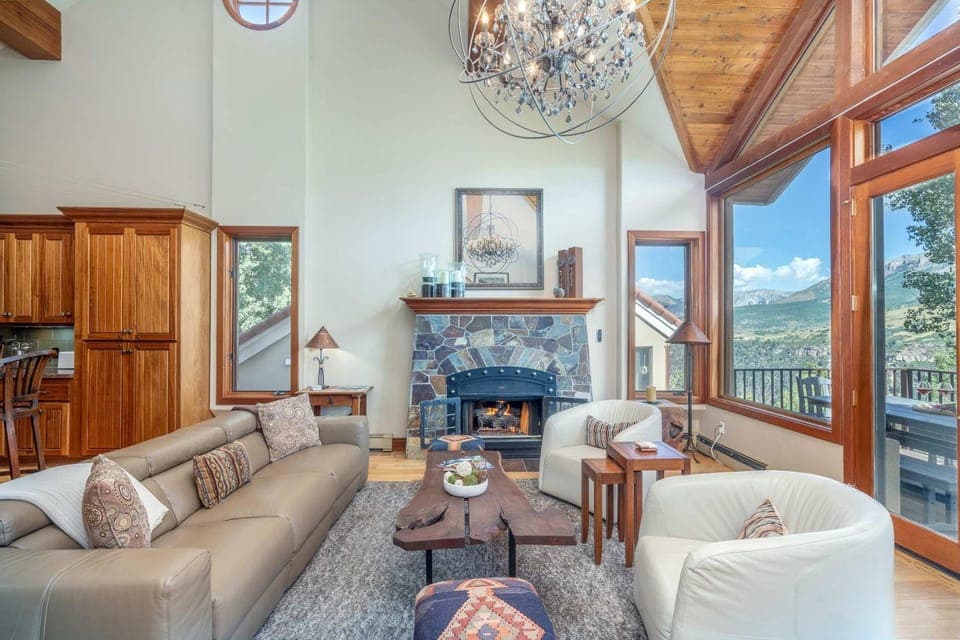 Crystal Ridge Retreat Hot Tub Walk to Lifts House in Telluride