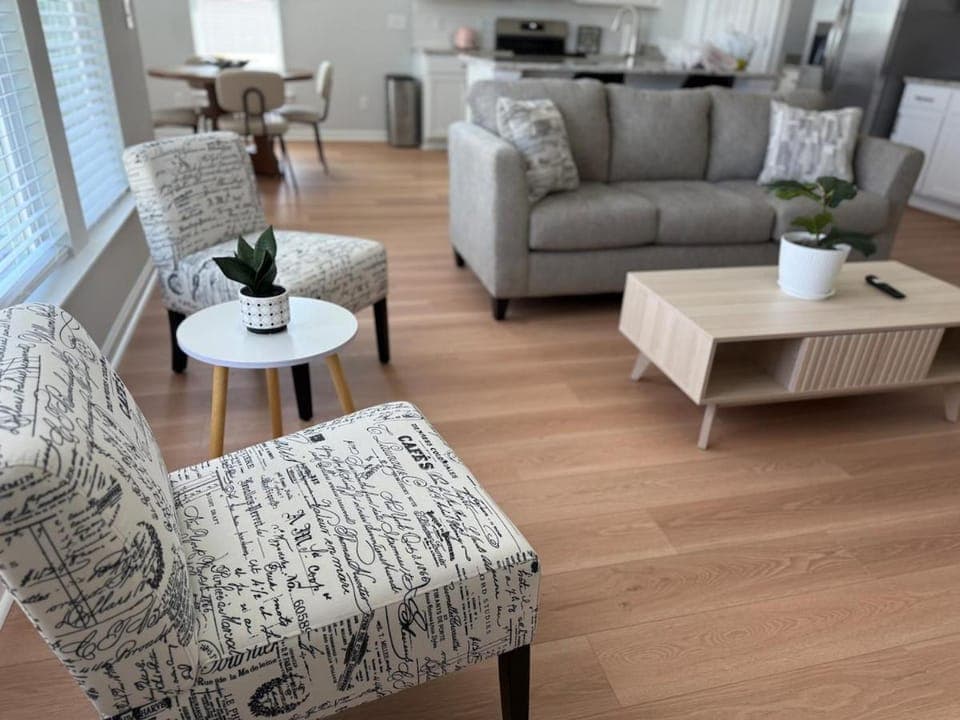 Living room, Seating area