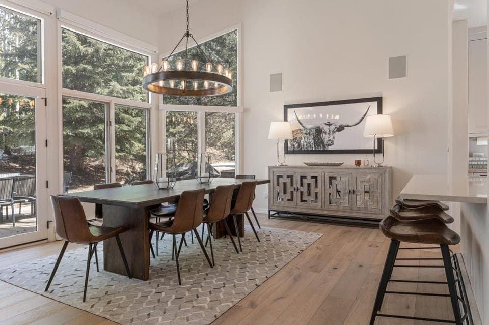 Luxury Home 300 Meters from Arrow Bahn Lift, 6 Bedrooms with 4 Kings, Game Room House in Edwards