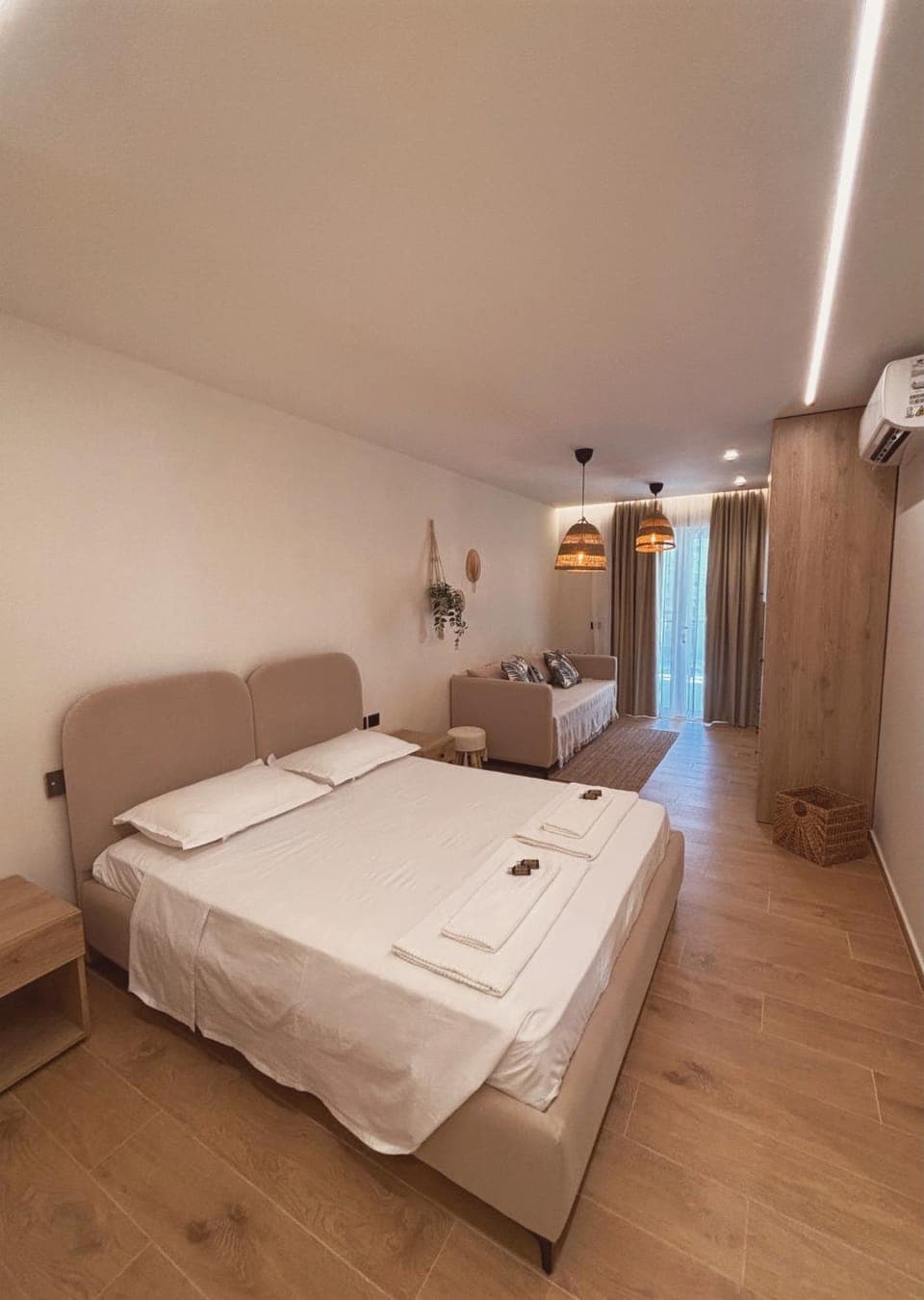 Bed, Living room, Photo of the whole room, Seating area, Bedroom, towels, wardrobe