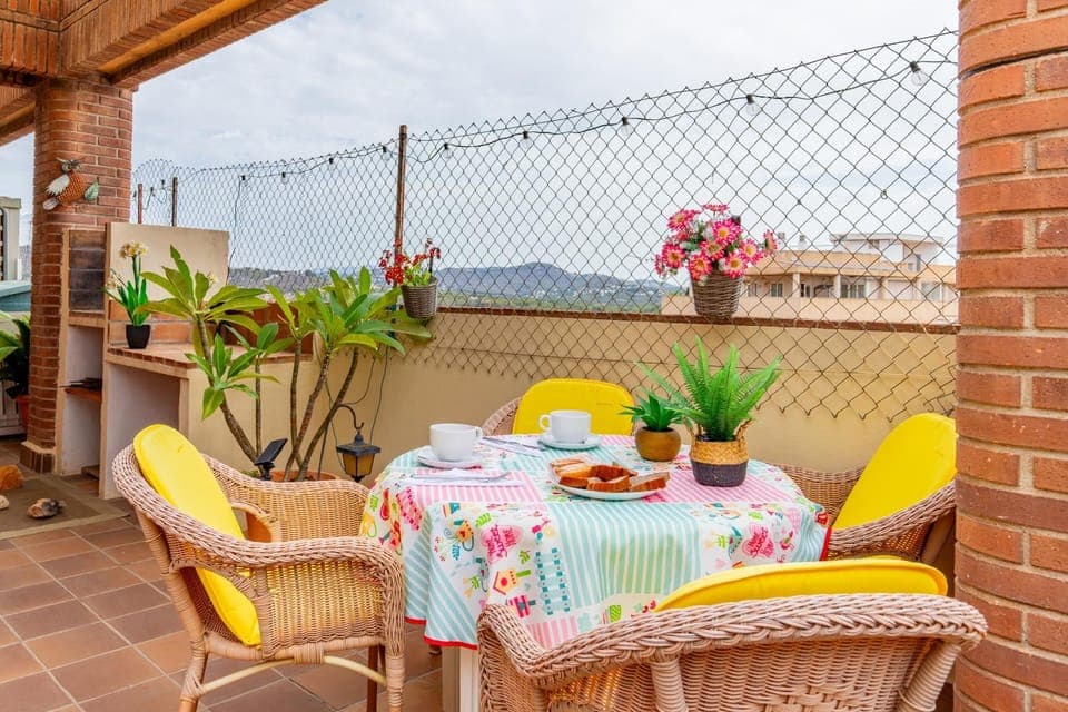 Property building, Balcony/Terrace, Living room