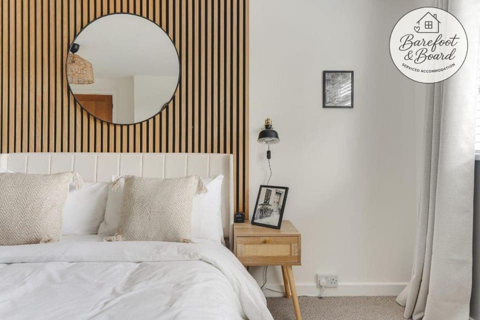 Bed, Bedroom, hair dryier