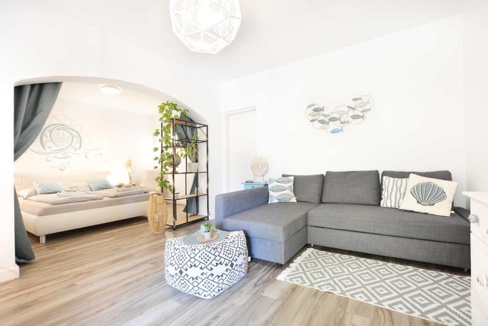 Bed, Living room, Photo of the whole room, Seating area, Bedroom