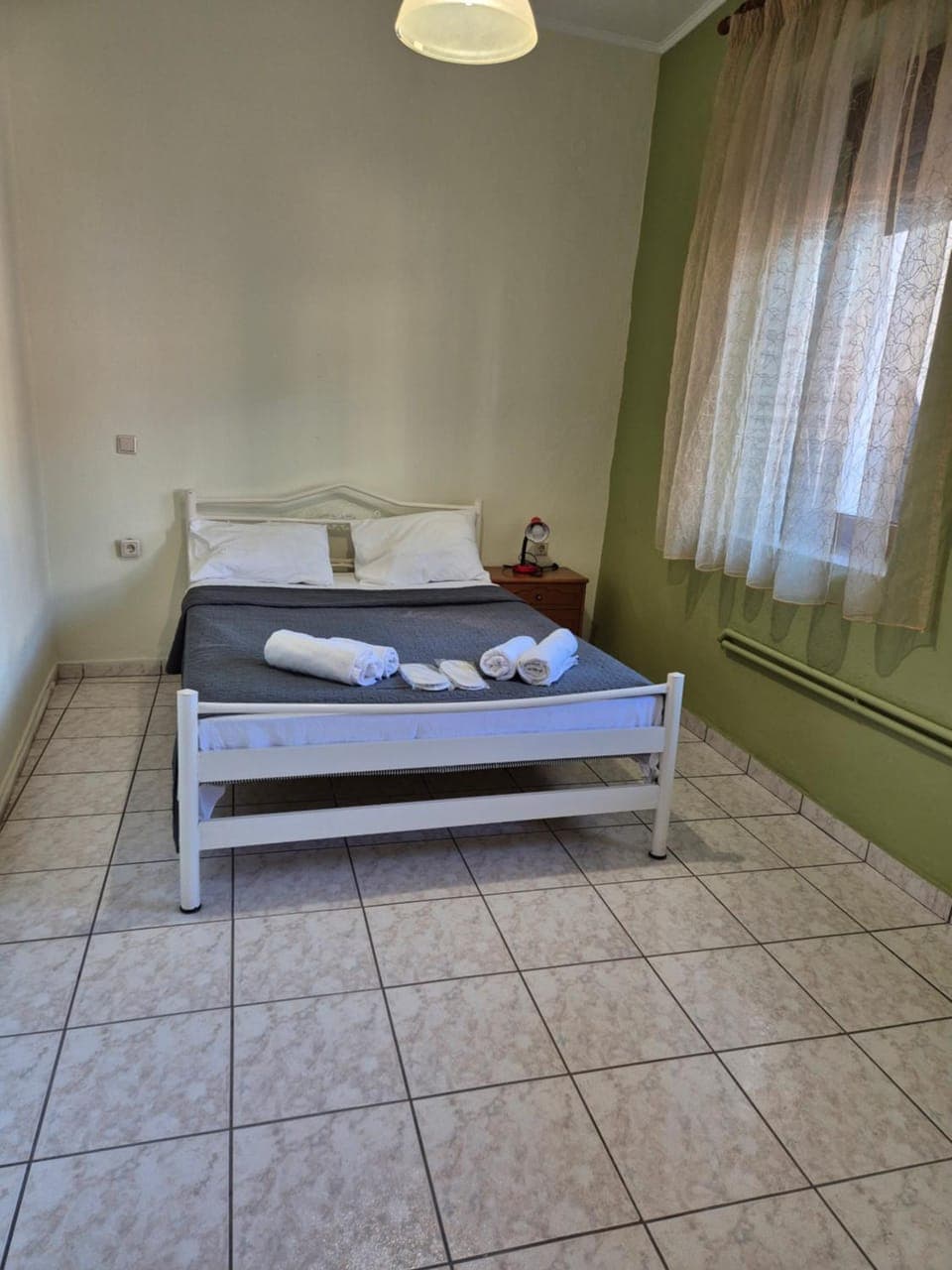 Bed, Living room, Photo of the whole room, Bedroom, towels