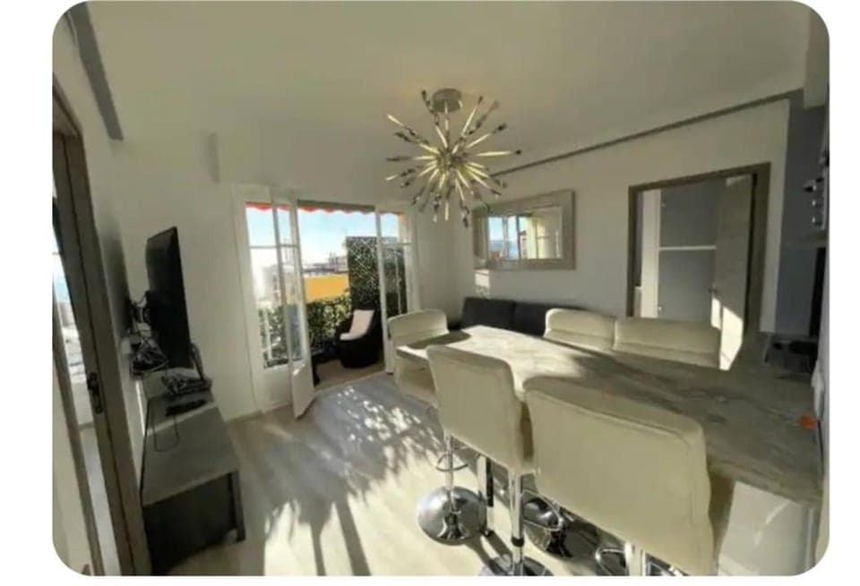 Communal lounge/ TV room, TV and multimedia, Kitchen or kitchenette, Living room, Dining area, Evening entertainment