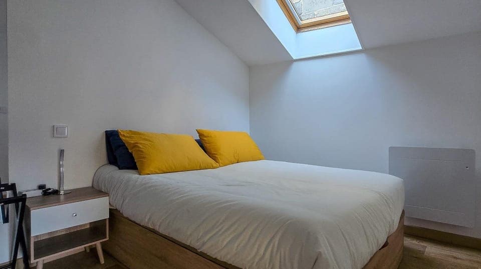 Bed, Photo of the whole room, Bedroom