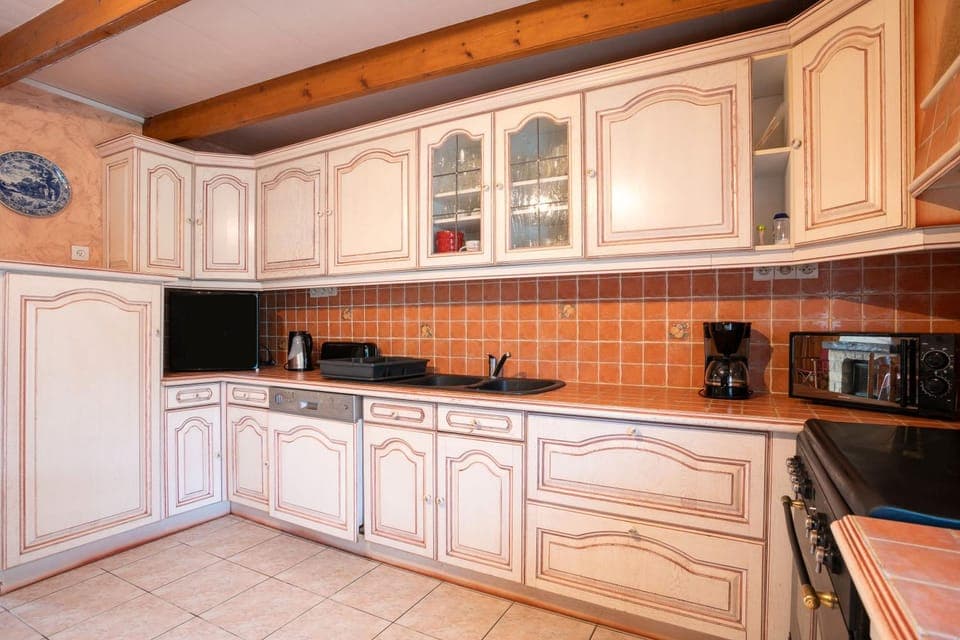 Kitchen or kitchenette, Living room