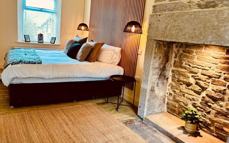 Bed, Living room, Photo of the whole room, Bedroom