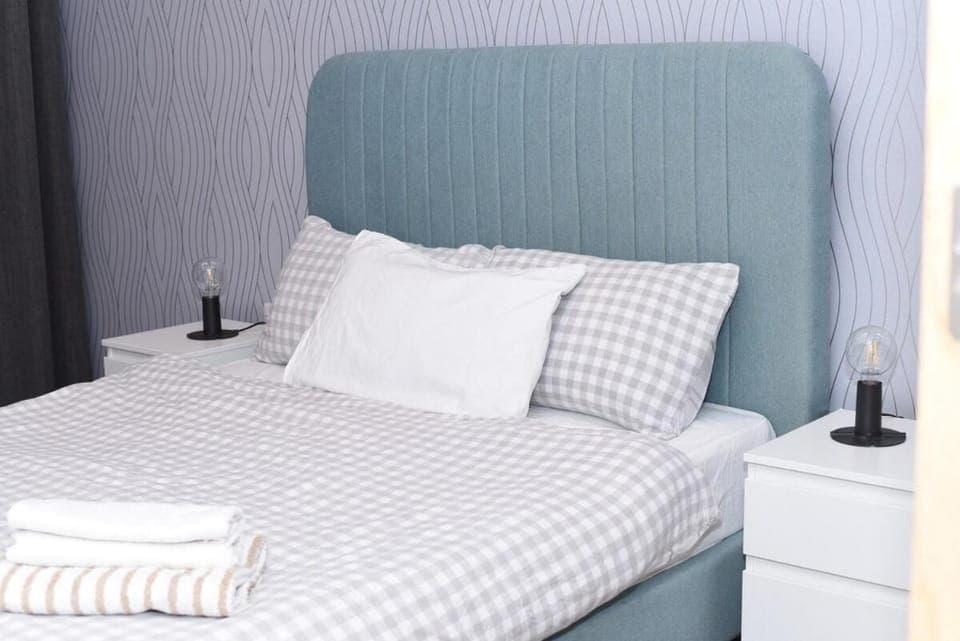 Bed, Photo of the whole room, Bedroom, towels