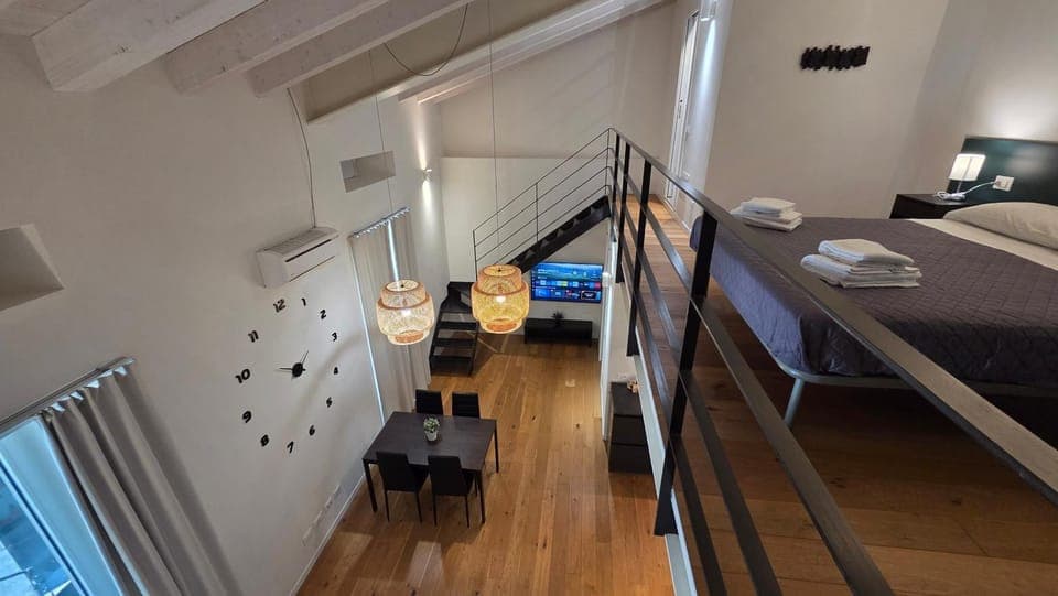 Bed, Living room, Photo of the whole room, Seating area, Bedroom, hair dresser