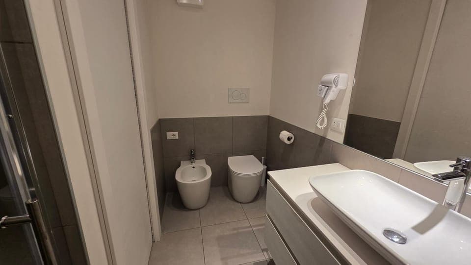 Toilet, Bathroom, bidet, towels