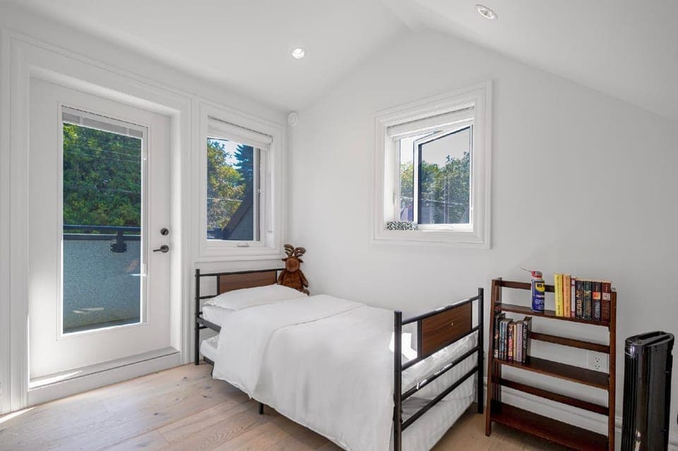 Balcony/Terrace, Bedroom, bunk bed, storage