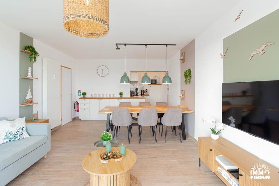 TV and multimedia, Kitchen or kitchenette, Food and drinks