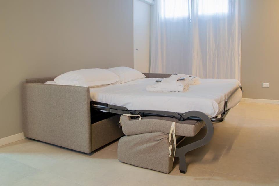 Bed, Living room, towels